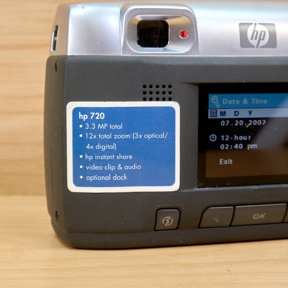 Vintage HP Photosmart 720 Digital Camera, 3.3MP 3x Optical Zoom - Picture 6 of 9